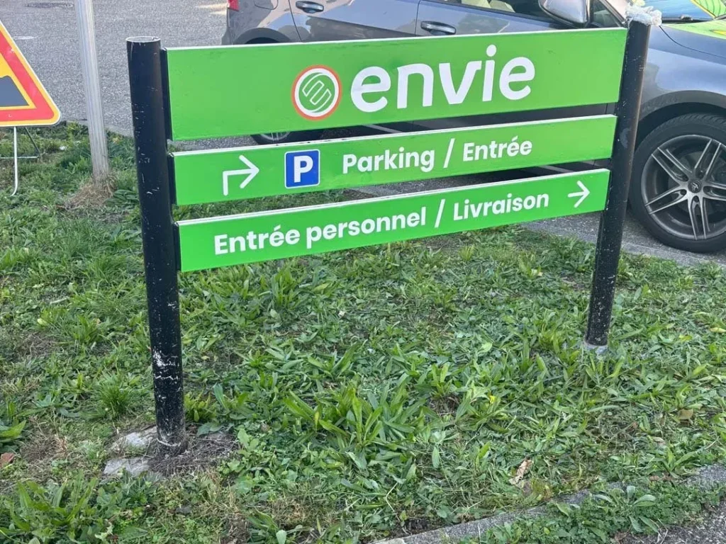 Vitrophanie et signalétique intérieure et extérieure – ENVIE — vue 6
