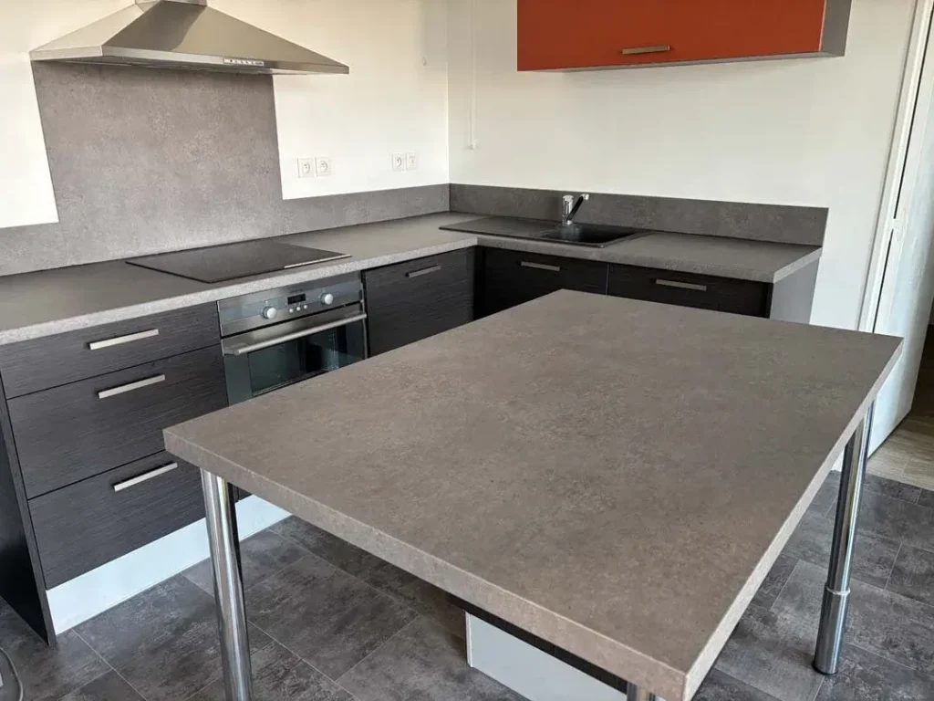 Rénovation de cuisine Cover Styl' – Plan de travail, crédence et îlot — vue 4