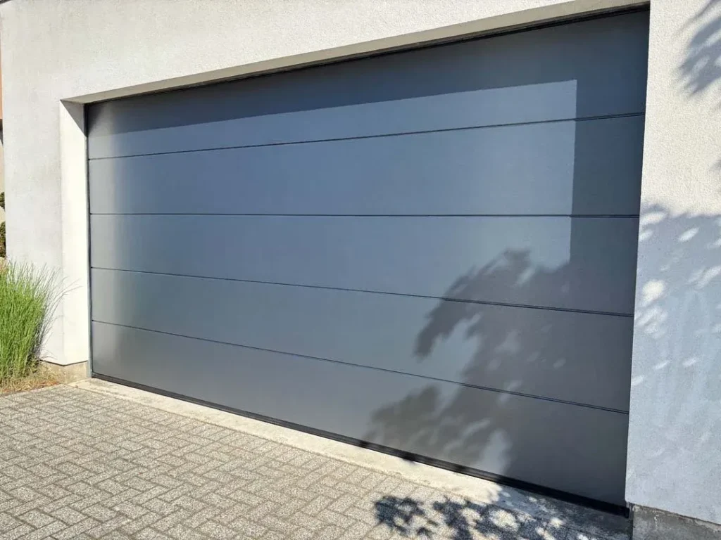 Rénovation d’une porte de garage – Cover Styl’ — vue 3