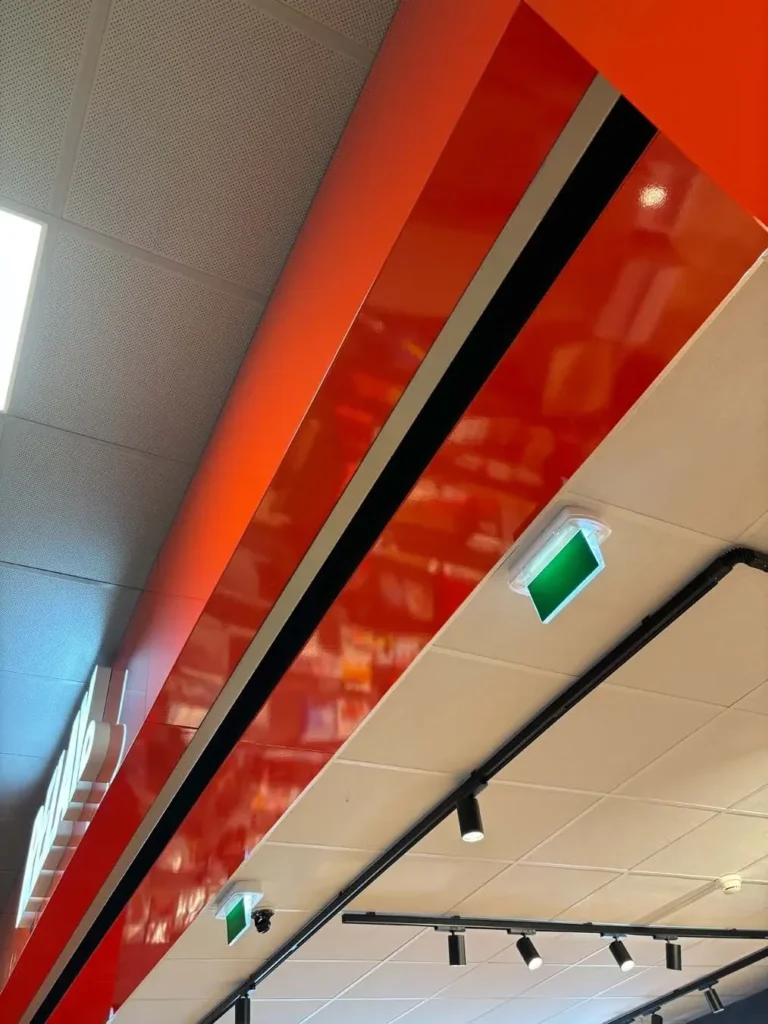 Rénovation de l’identité visuelle d’un magasin par covering adhésif – Aéroport Strasbourg-Entzheim