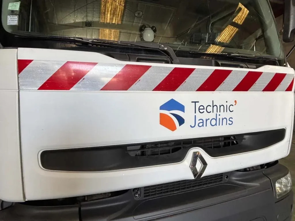 Marquage personnalisé de véhicules et engins de chantier — vue 2