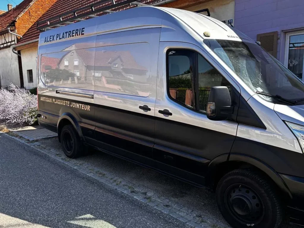 Marquage utilitaire Ford Transit – Un lettrage sobre et efficace — vue 4