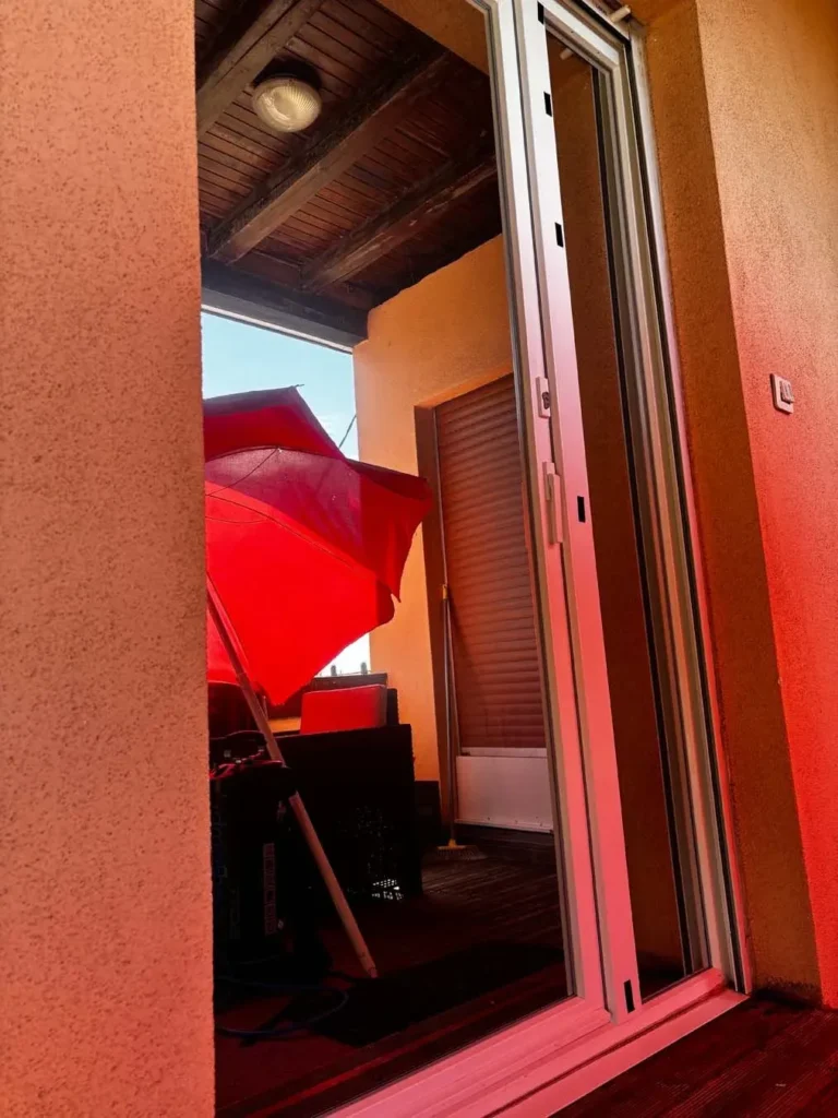 Pose de film solaire Silver 385 XC sur vitrages – Maison individuelle