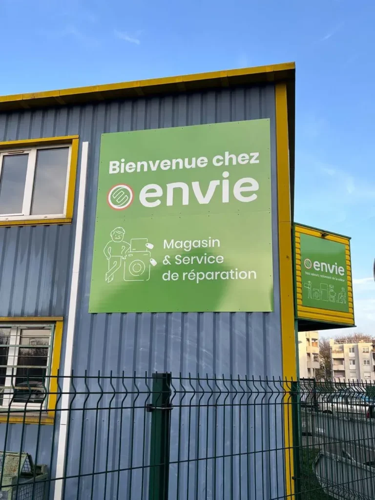 Habillage complet façade & vitrine – Envie