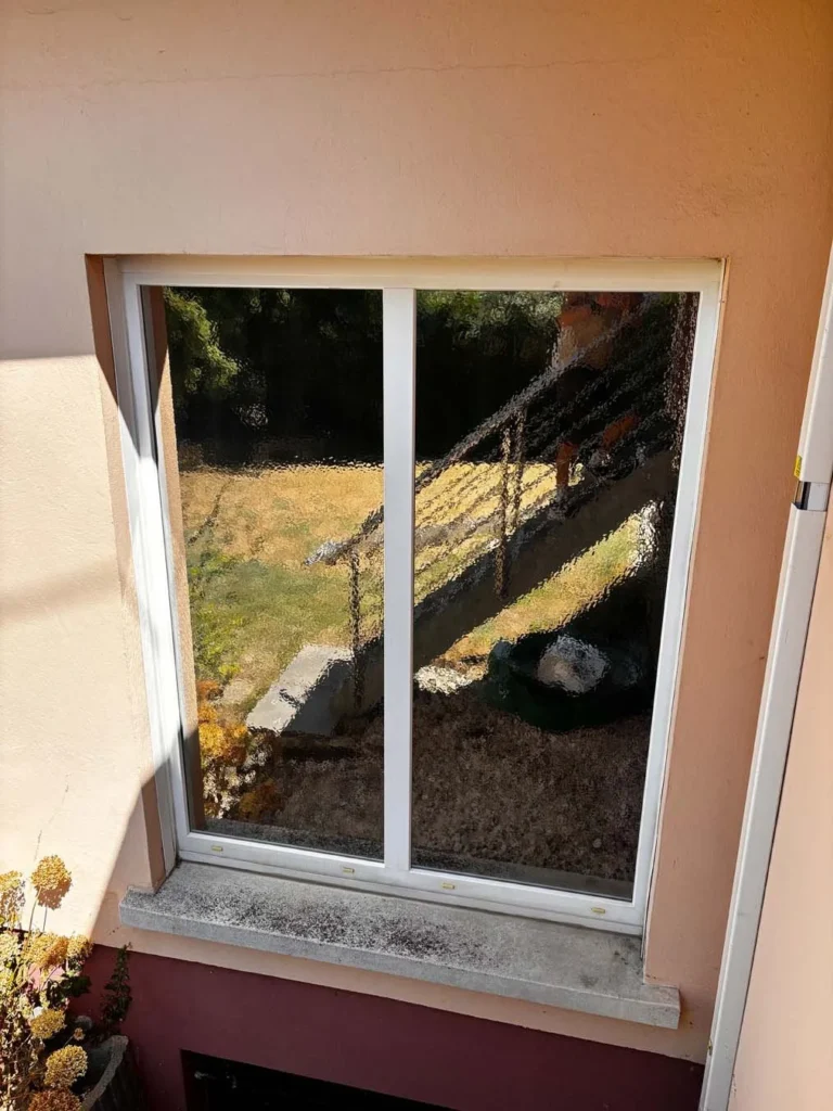 Pose de film solaire Silver 385 XC sur vitrages – Maison individuelle — vue 1