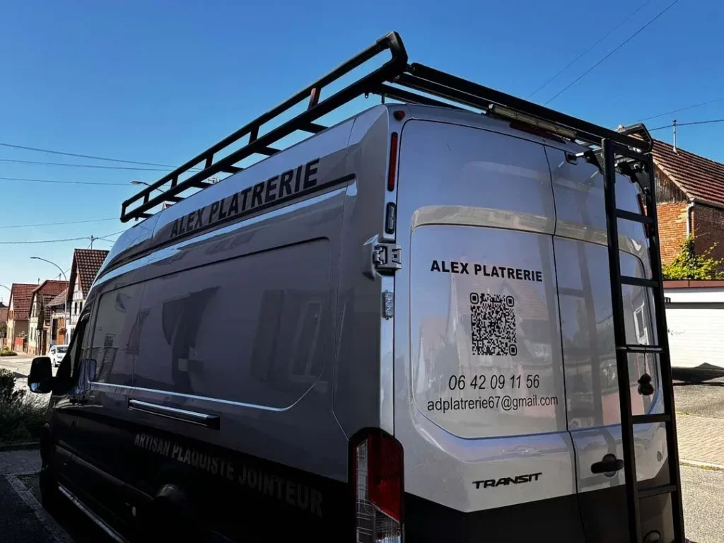 Marquage utilitaire Ford Transit – Un lettrage sobre et efficace