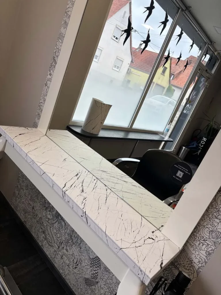 Rénovation d’un comptoir d’accueil avec Cover Styl’ effet marbre