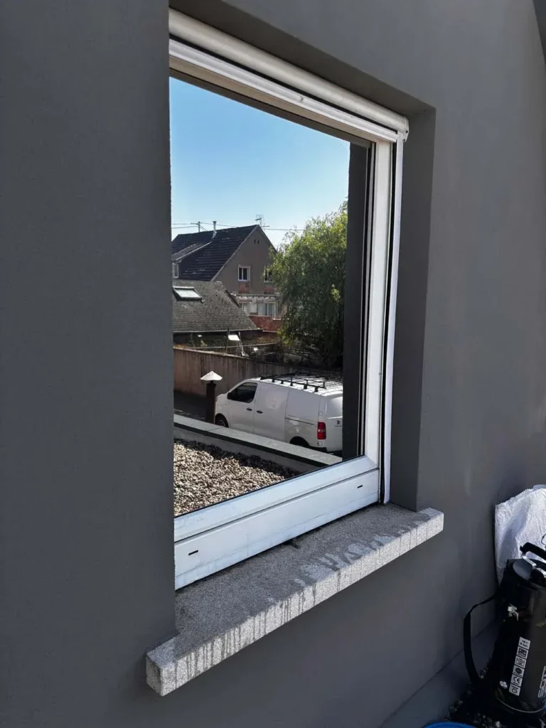 Film solaire Silver 385 XC sur fenêtres sans volets — vue 2
